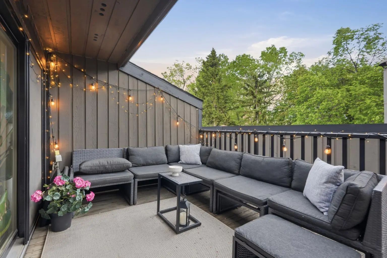 Xx, Xxx Xx Avenue Sw Calgary Alberta T2K 0K6 Cliff Bungalow Details