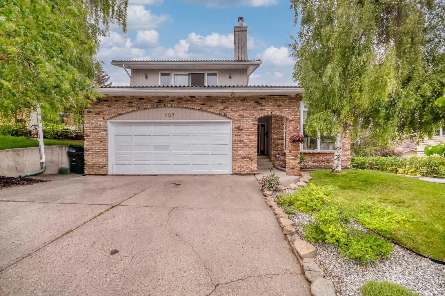 Xxx Edgehill Court Nw Calgary Alberta T3A 2X3 Edgemont Details