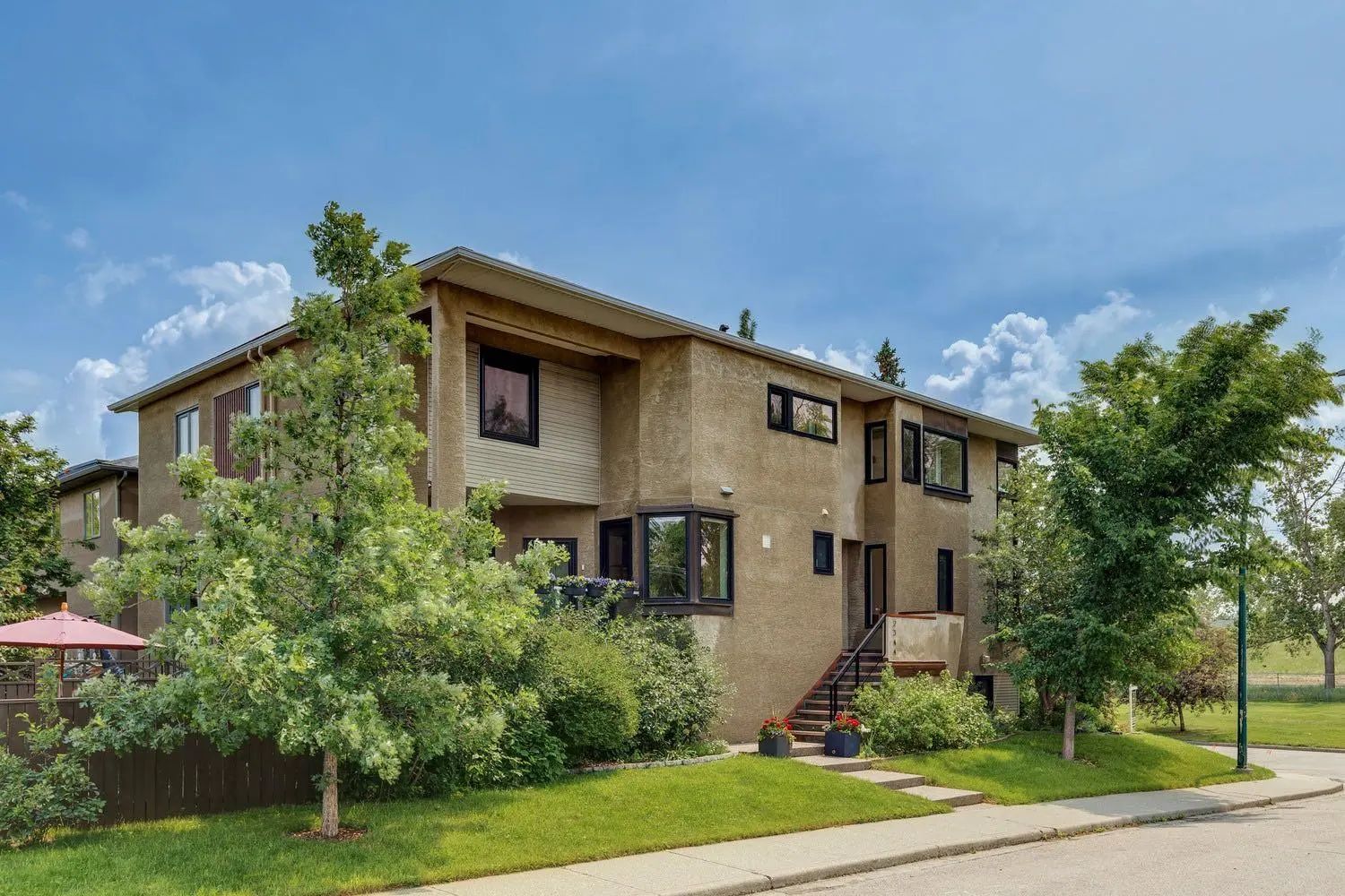 Xxxx Broadview Road Nw Calgary Alberta T2N 3J4 West Hillhurst Details