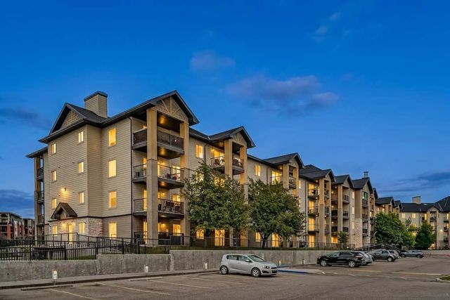 8223, 304 Mackenzie Way Southwest, Airdrie