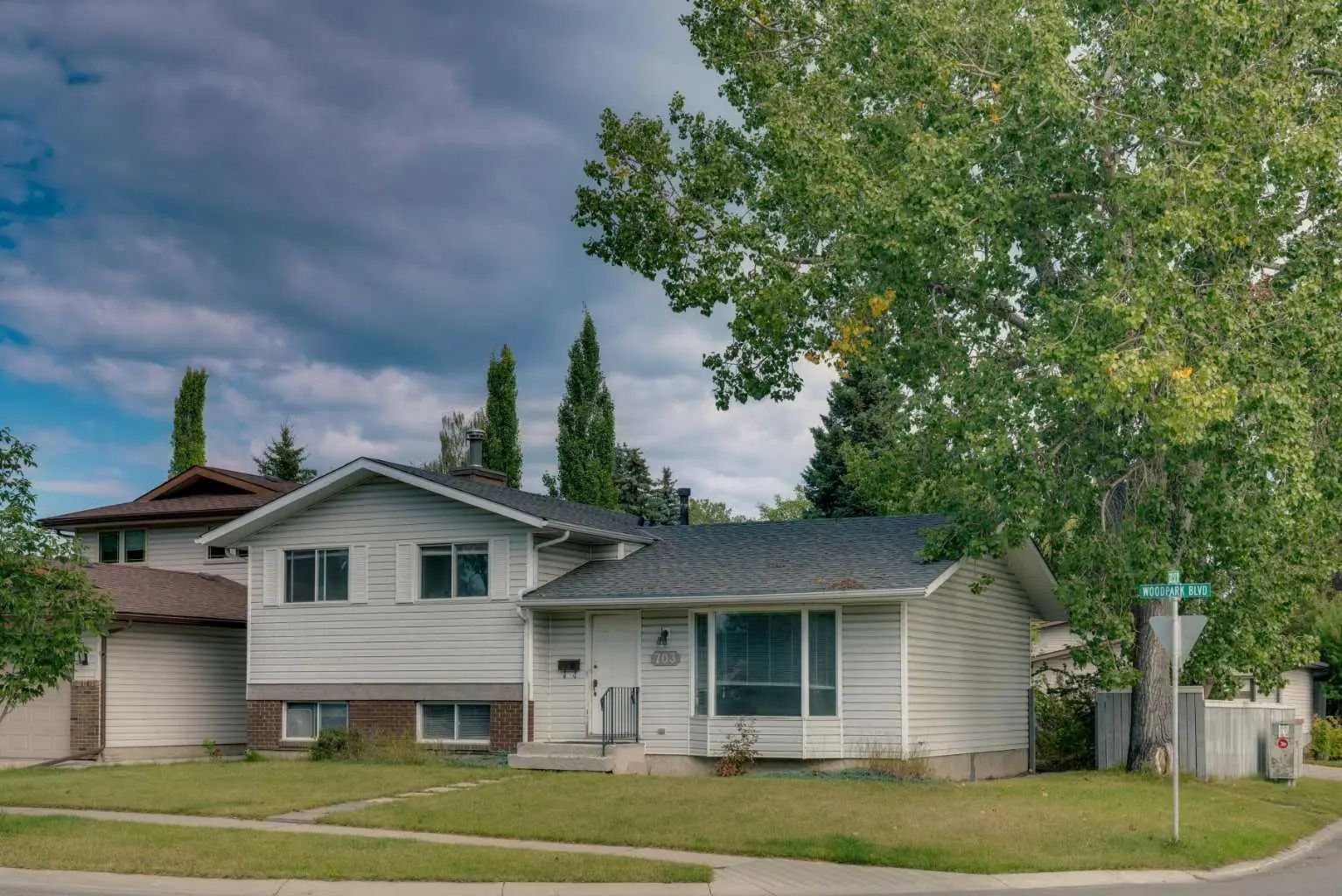 Xxx Woodpark Boulevard Sw Calgary Alberta T2W 3M9 Woodlands Details