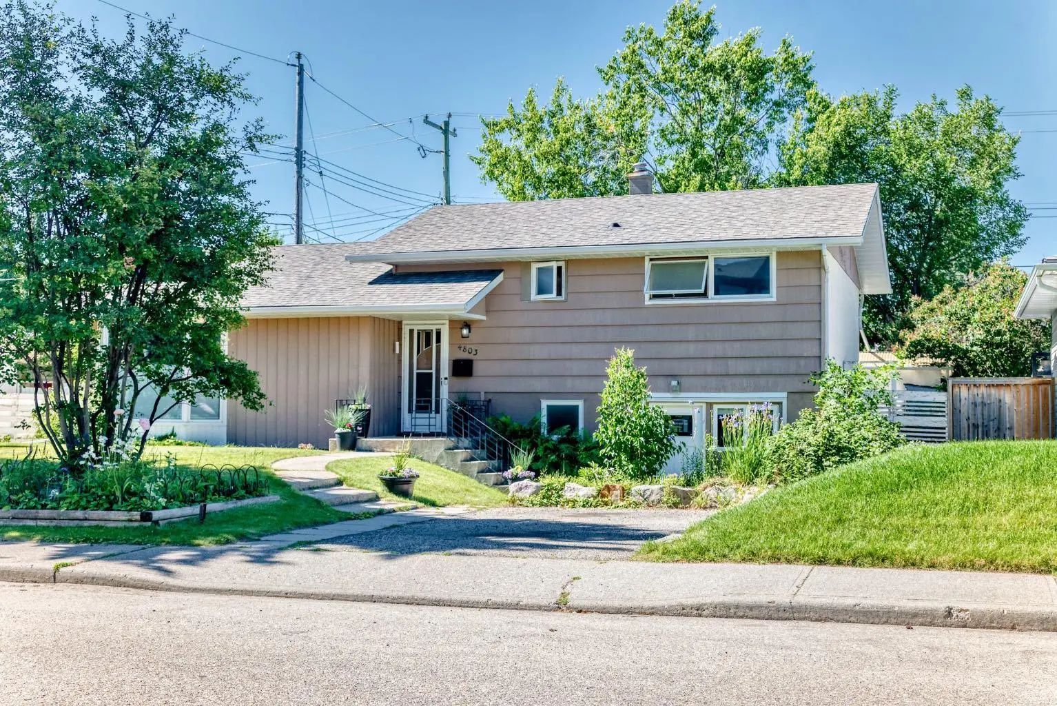 Xxxx X Avenue Sw Calgary Alberta T3C 0C7 Wildwood Details