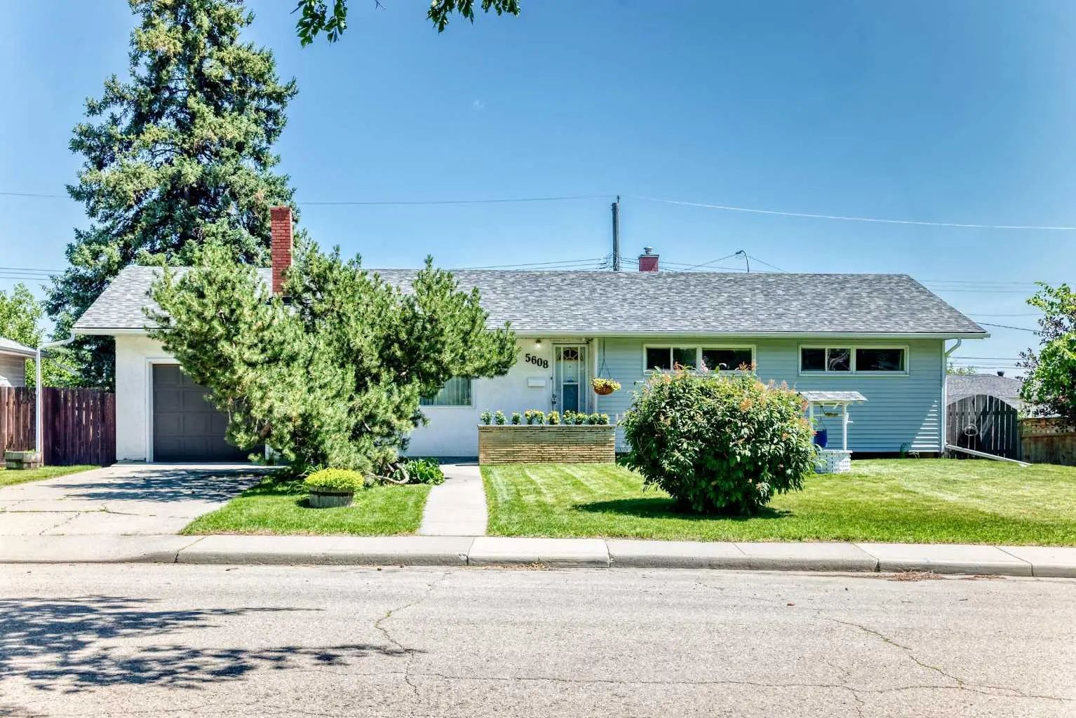 Xxxx Buckthorn Road Nw Calgary Alberta T2K 2Y5 Thorncliffe Details