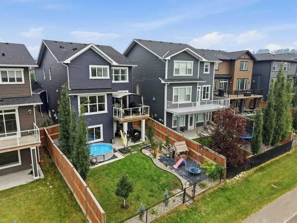 Xxx Crestridge Hill Sw Calgary Alberta T3B 6H1 Crestmont Details