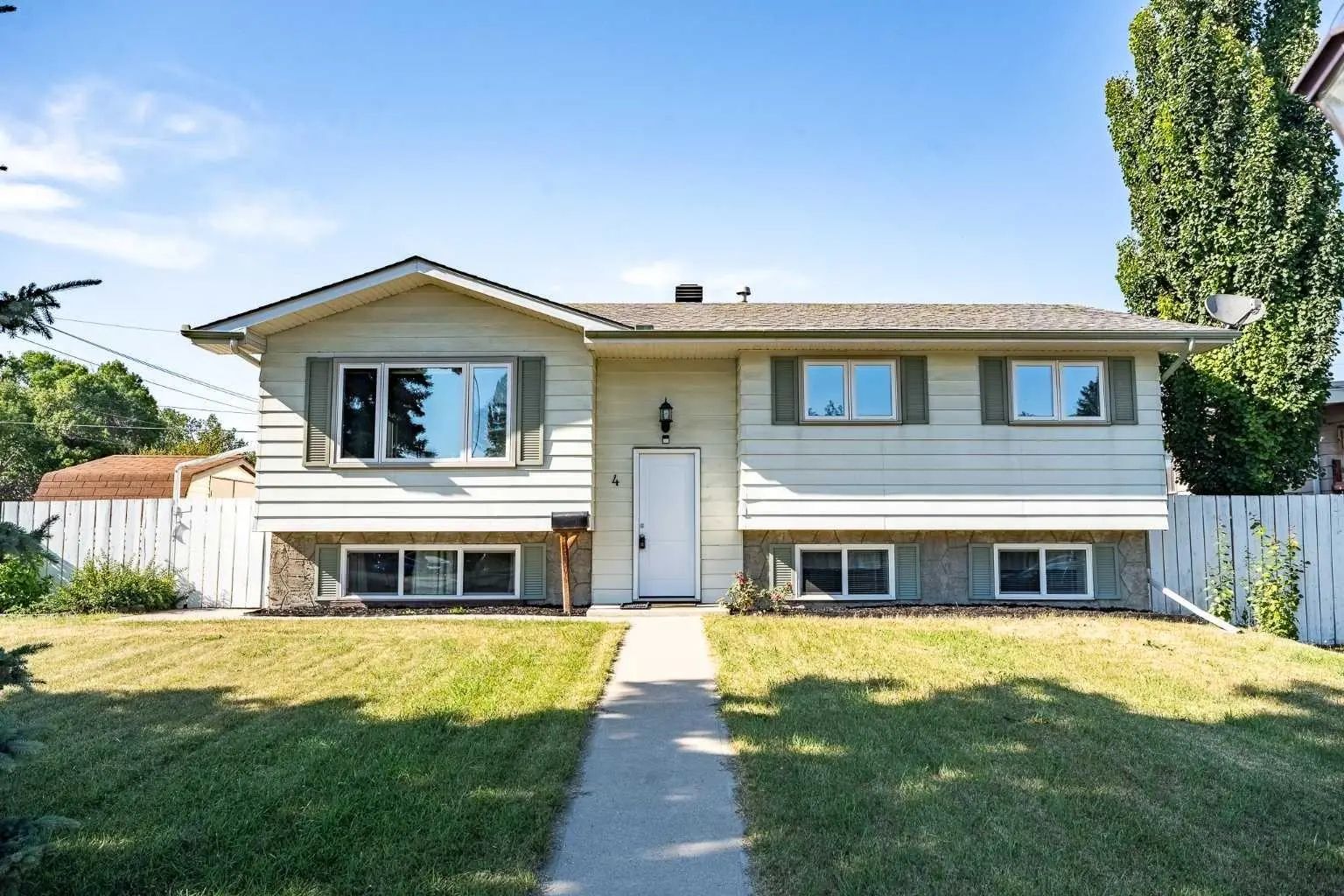 X Arlington Bay Se Calgary Alberta T2H 3B2 Acadia Details
