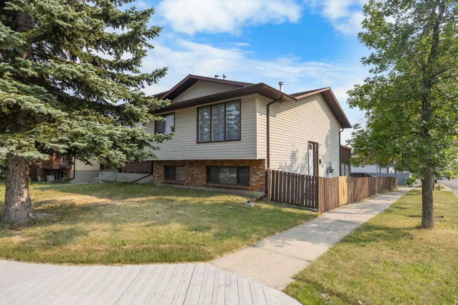 X Edgewood Drive Nw Calgary Alberta T3A 2T3 Edgemont Details
