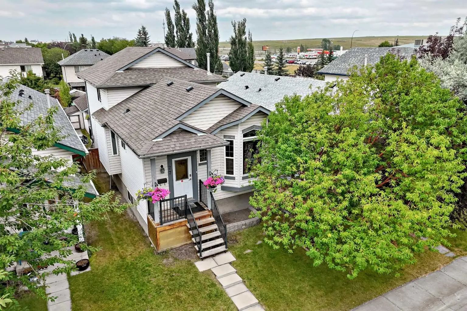 Xx Erin Meadow Crescent Se Calgary Alberta T2B 3L5 Erin Woods Details