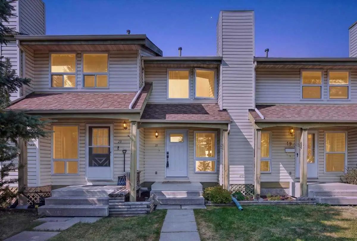 Xx Woodhill Court Sw Calgary Alberta T2W 3P1 Woodlands Details