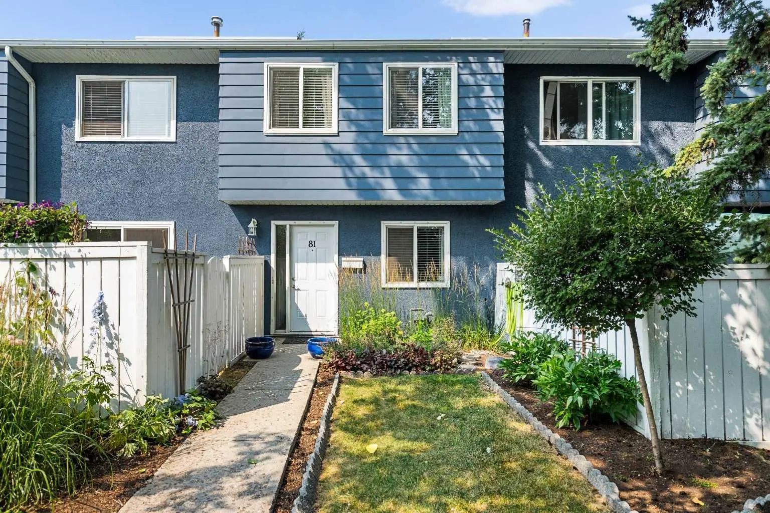 Xx Xxx Xx Avenue Se Calgary Alberta T2J 0A4 Acadia Details