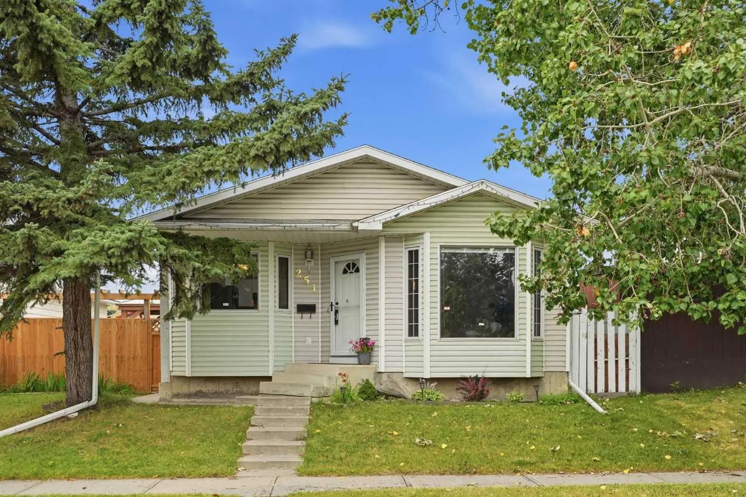 Xxx Erin Woods Drive Se Calgary Alberta T2Z 2V8 Erin Woods Details