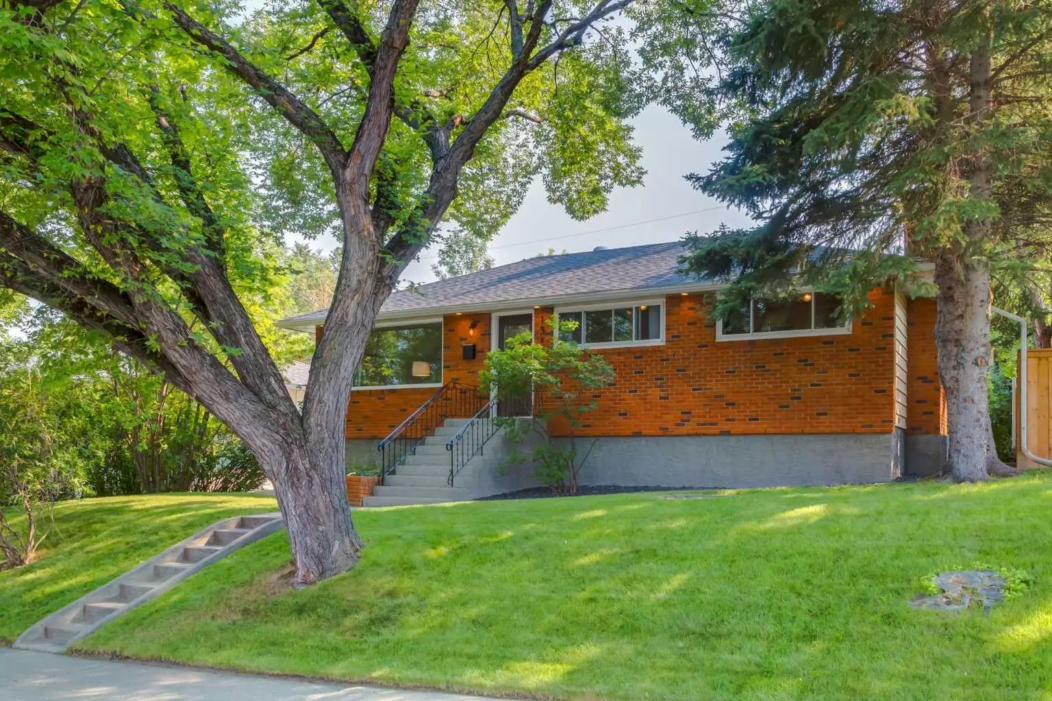 Xxx Thorncrest Road Nw Calgary Alberta T2K 3B5 Thorncliffe Details