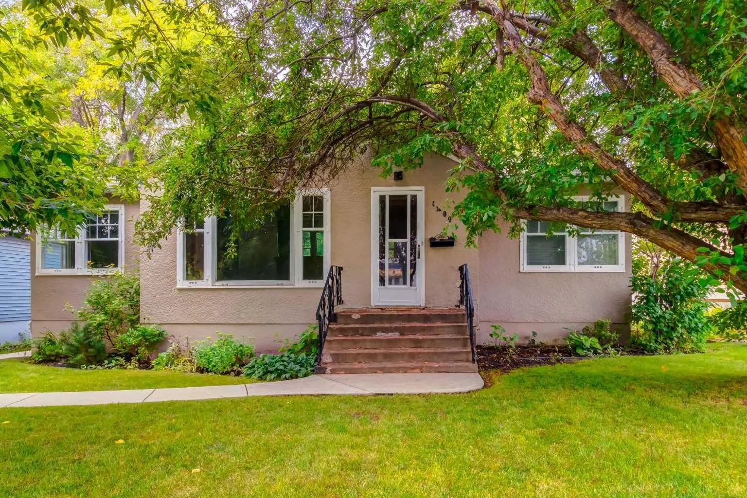 Xxxx X Street Nw Calgary Alberta T2M3K4 Rosedale Details