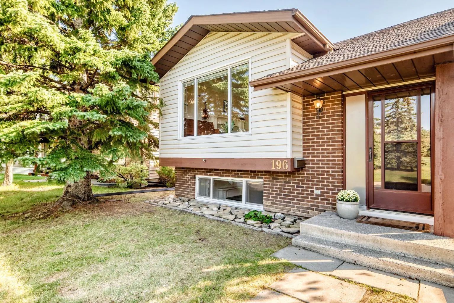 Xxx Edgedale Way Nw Calgary Alberta T3A 2P9 Edgemont Details