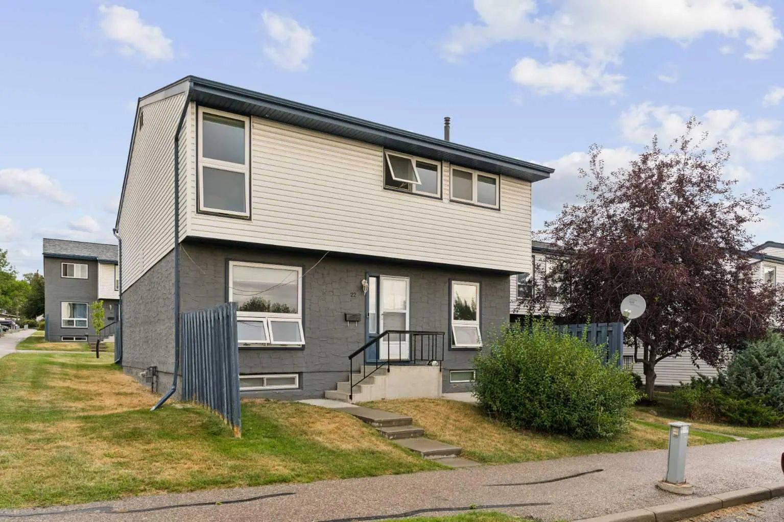 Xx, Xxxx X Street Nw Calgary Alberta T2K 1B8 Thorncliffe Details