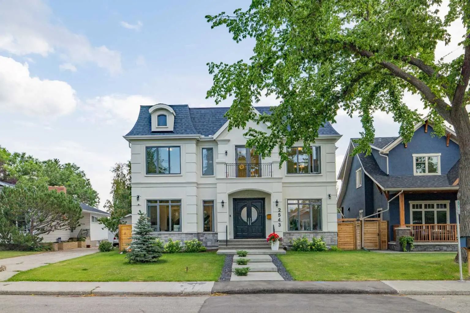 Xxxx Xx Avenue Nw Calgary Alberta T2N 1H6 St Andrews Heights Details