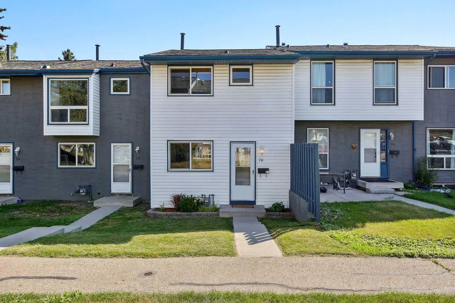 Xx, Xxxx X Street Nw Calgary Alberta T2K 1B8 Thorncliffe Details