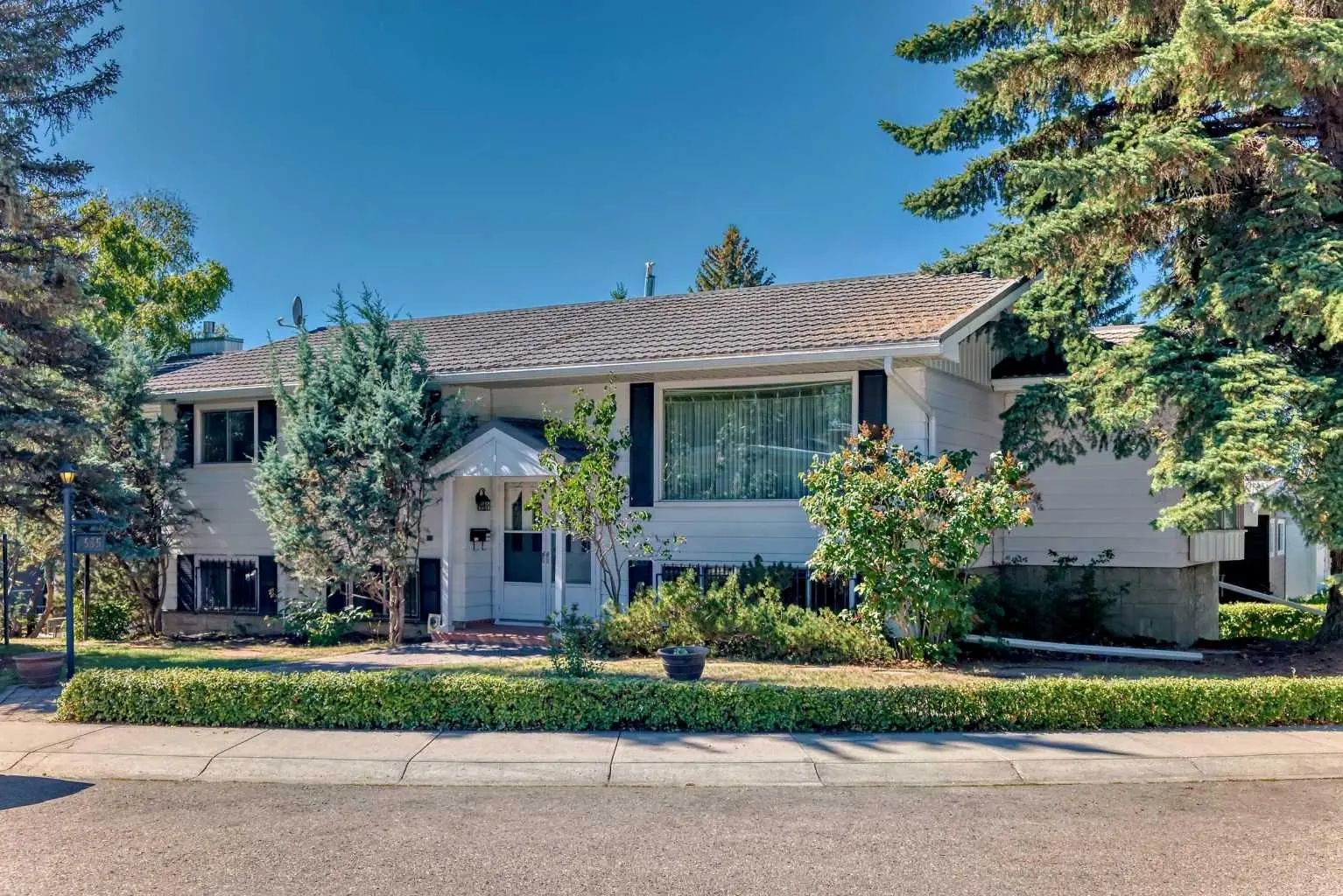 Xxxx Beaver Road Nw Calgary Alberta T2L 1W9 Brentwood Details