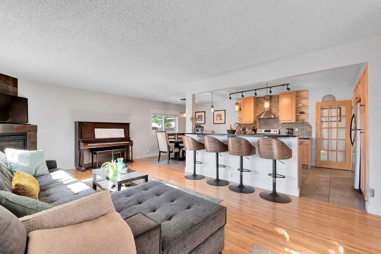 X Cottage Street Nw Calgary Alberta T2K 1Y4 Cambrian Heights Details