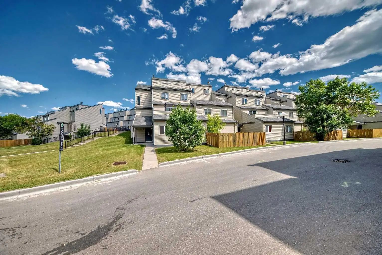 Xxx, Xxxx Xx Street Nw Calgary Alberta T2N 4M1 St Andrews Heights Details