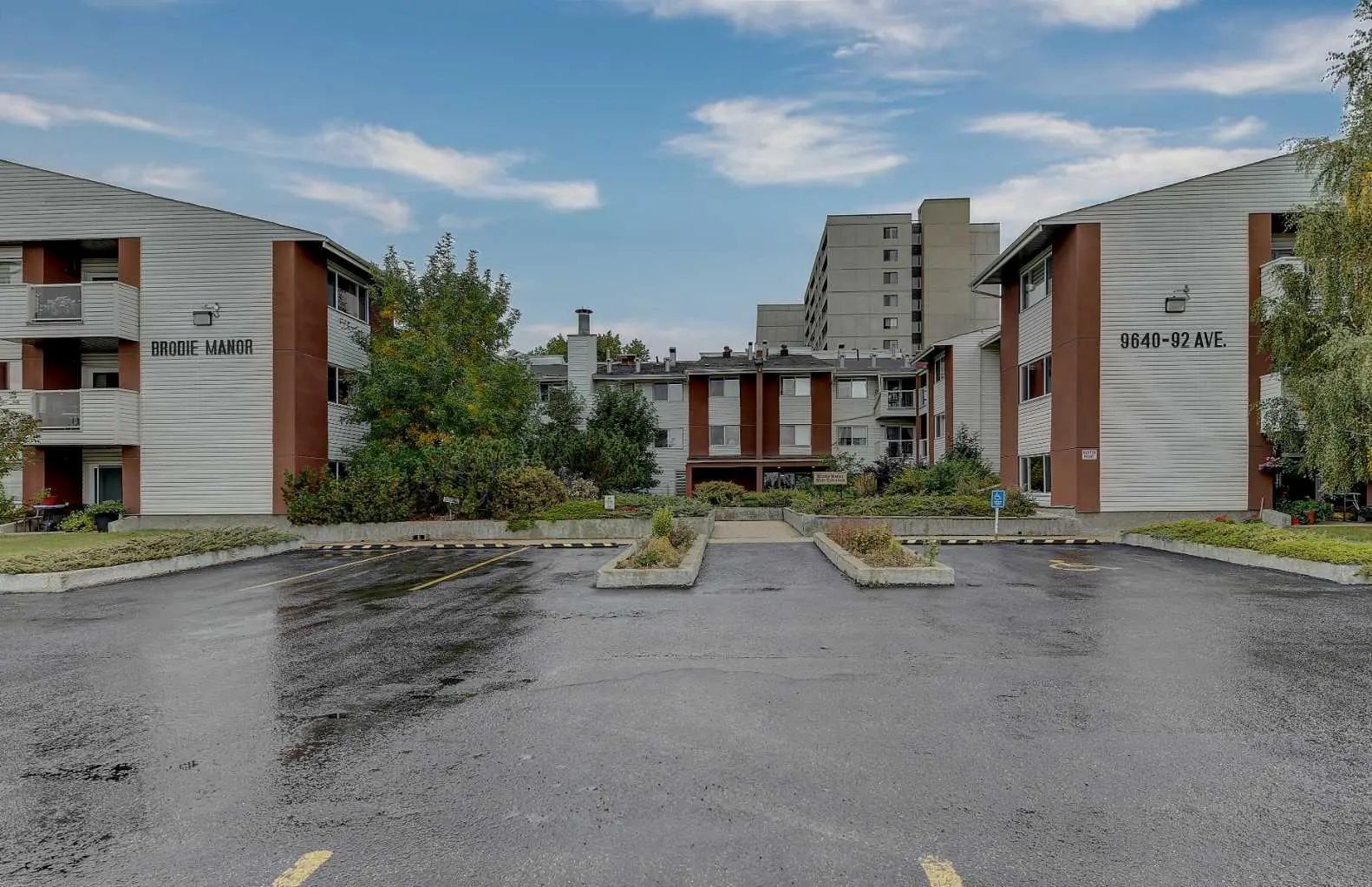 Xx, Xxxx Xx Avenue  Grande Prairie Alberta T8V0H4 Highland Park Details