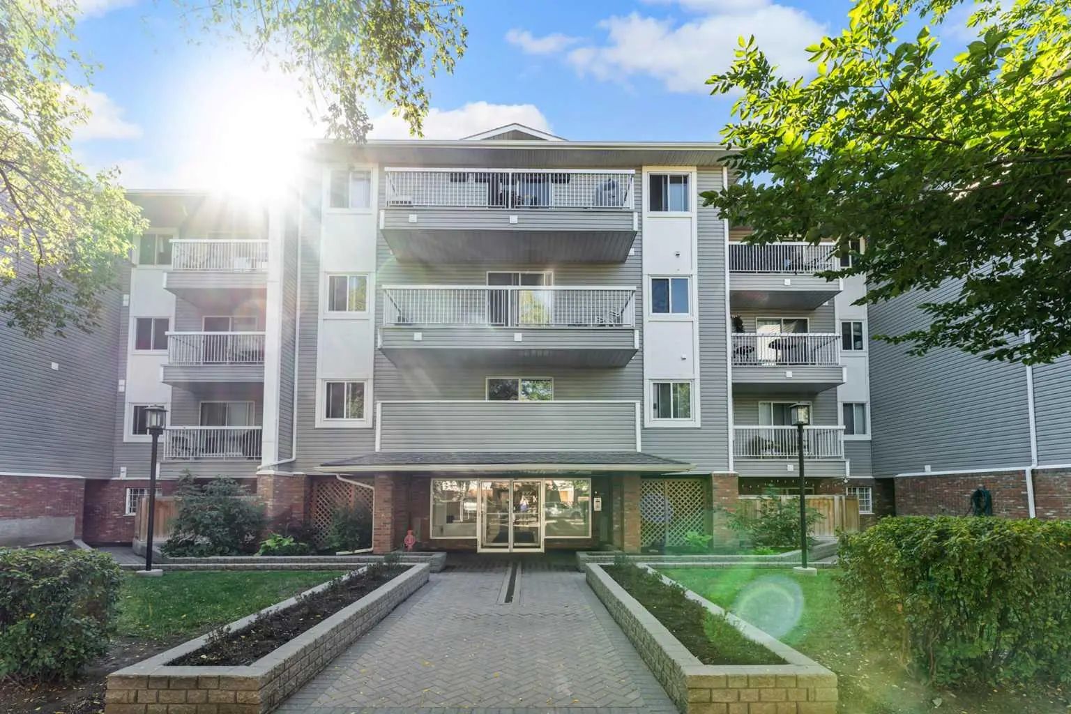 Xxx, Xxx Xx Avenue Sw Calgary Alberta T2S 0C6 Cliff Bungalow Details