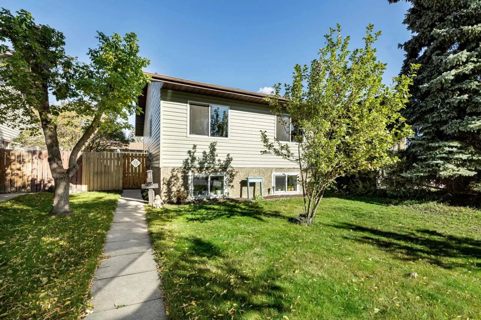 Xx Woodland Drive  Lacombe Alberta T4L 1V2 Woodlands Details