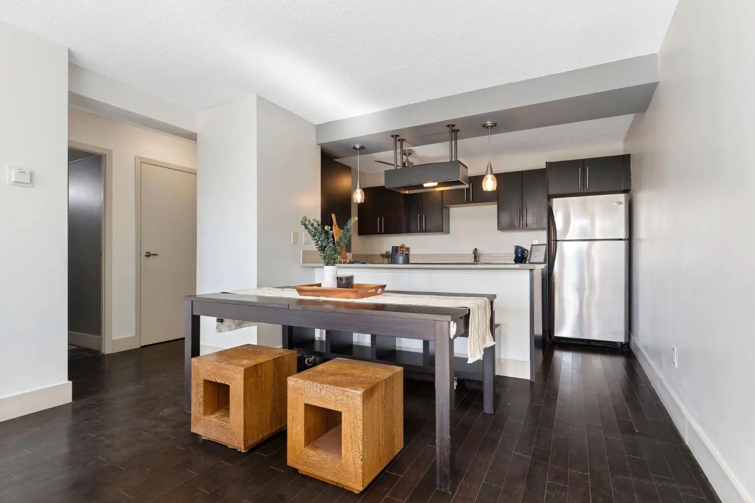 Xxx, Xxx Xx Avenue Sw Calgary Alberta T2S 0E4 Cliff Bungalow Details