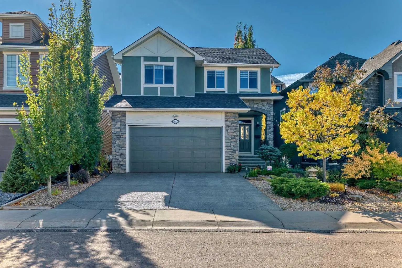 Xxx Crestmont Drive Sw Calgary Alberta T3B 0A1 Crestmont Details