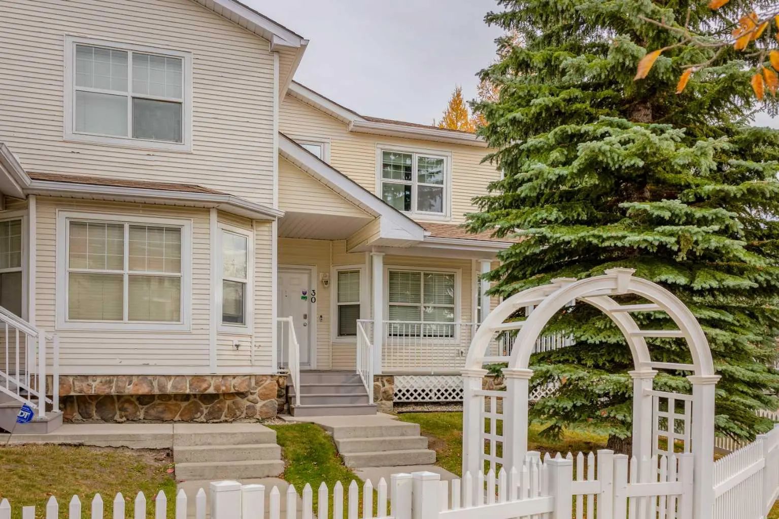 Xx Country Village Landing Ne Calgary Alberta T3K 5K1 Country Hills Village Details