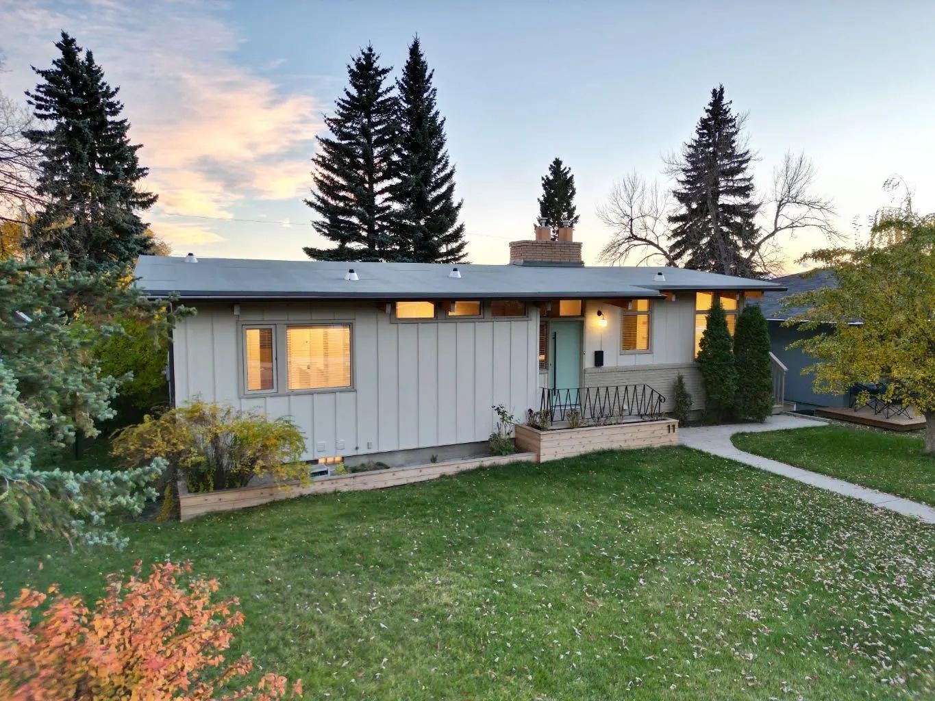 Xx Cumberland Drive Nw Calgary Alberta T2K 1S8 Cambrian Heights Details