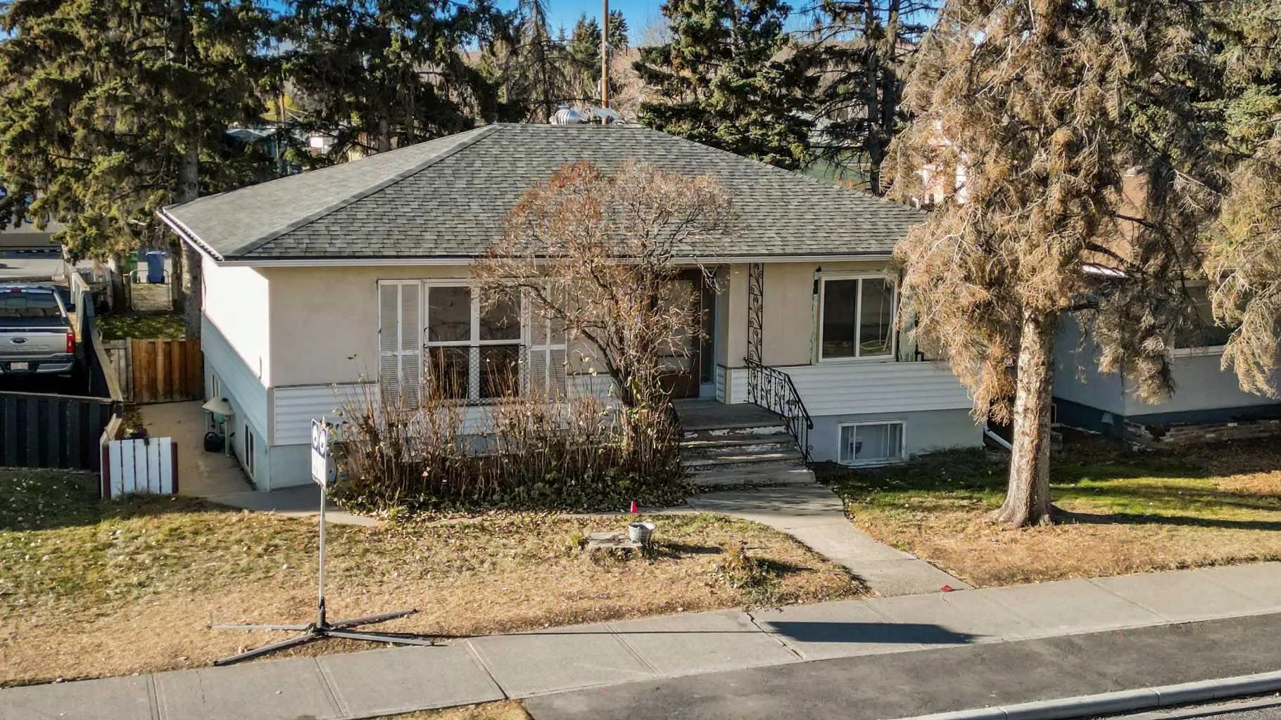 Xxxx Centre Street Nw Calgary Alberta T2E 2Y6 Highland Park Details