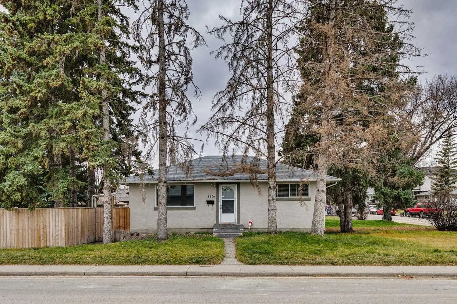 Xxxx Xx Street Sw Calgary Alberta T3E 3M6 Glenbrook Details
