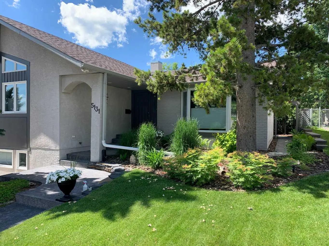 Xxxx Baines Road Nw Calgary Alberta T2L 1T9 Brentwood Details