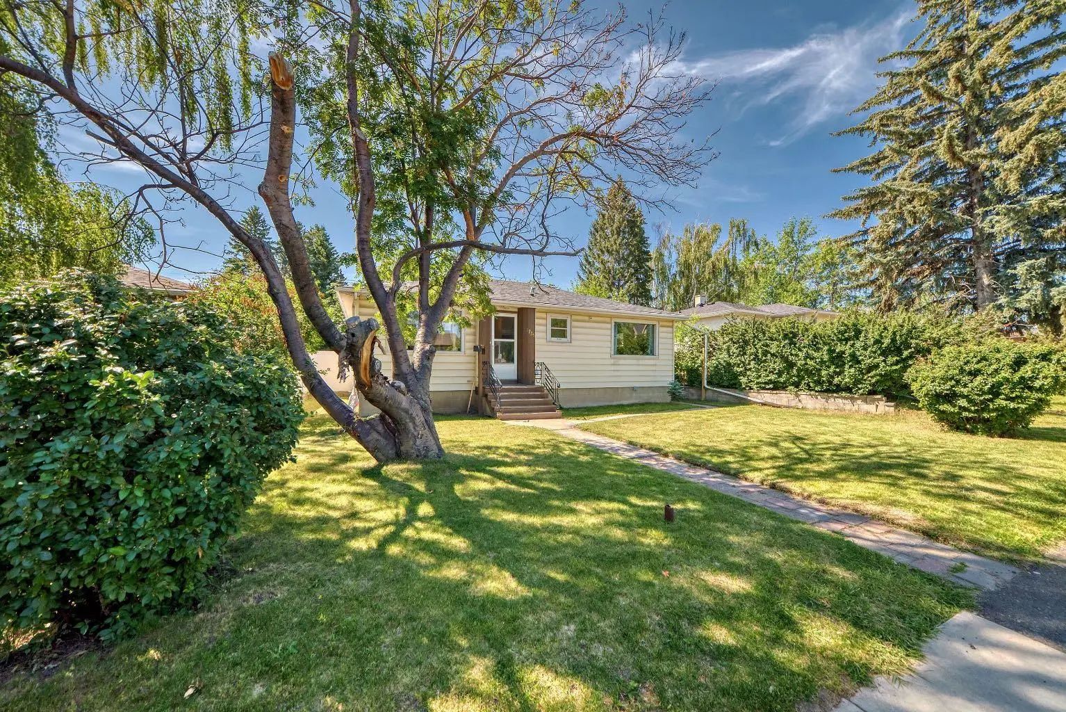 Xxxx Xx Avenue Nw Calgary Alberta T2M1B4 Capitol Hill Details
