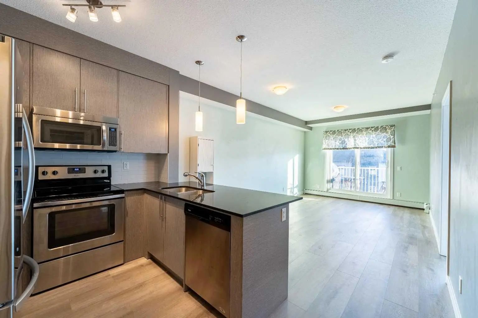 Xxxx Xxxx Xx Avenue Sw Calgary Alberta T3E 8A2 Glenbrook Details