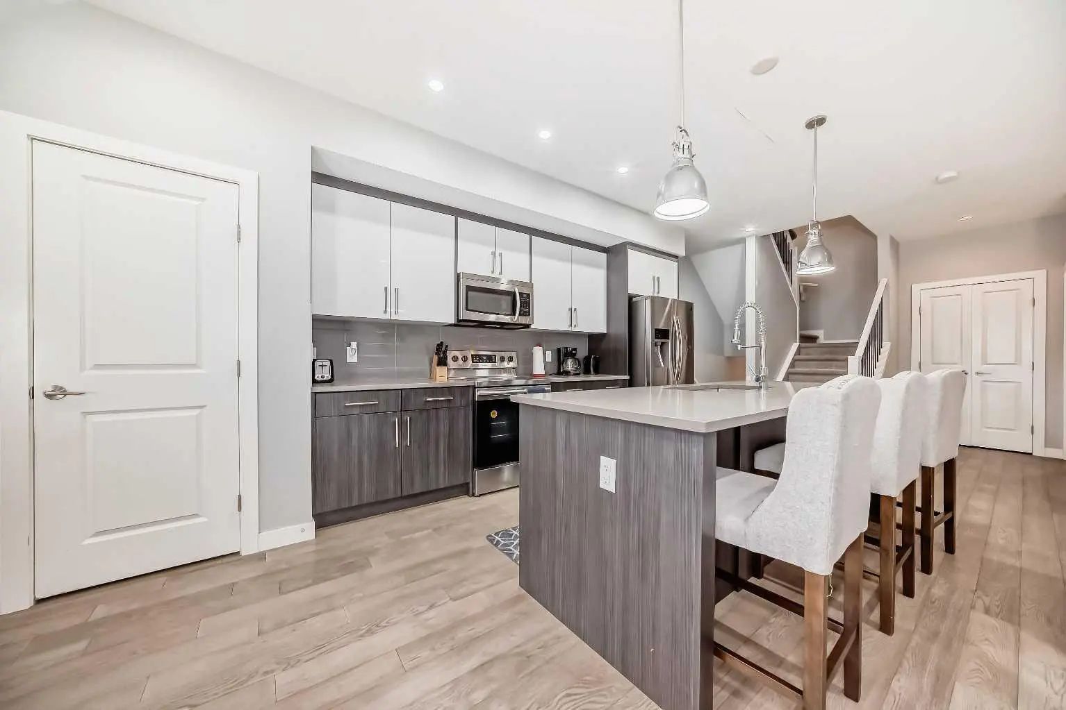 X, Xxxx Kensington Road Nw Calgary Alberta T2N 3R3 Hillhurst Details
