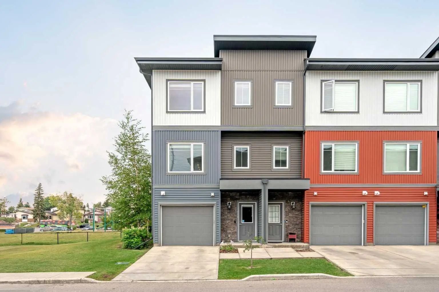 Xxxx Xxxx Xx Avenue Sw Calgary Alberta T3E 8A2 Glenbrook Details