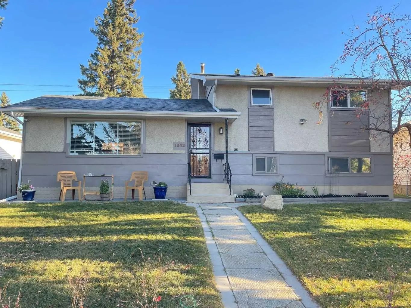 Xxxx Northmount Drive Nw Calgary Alberta T2L 0E2 Brentwood Details