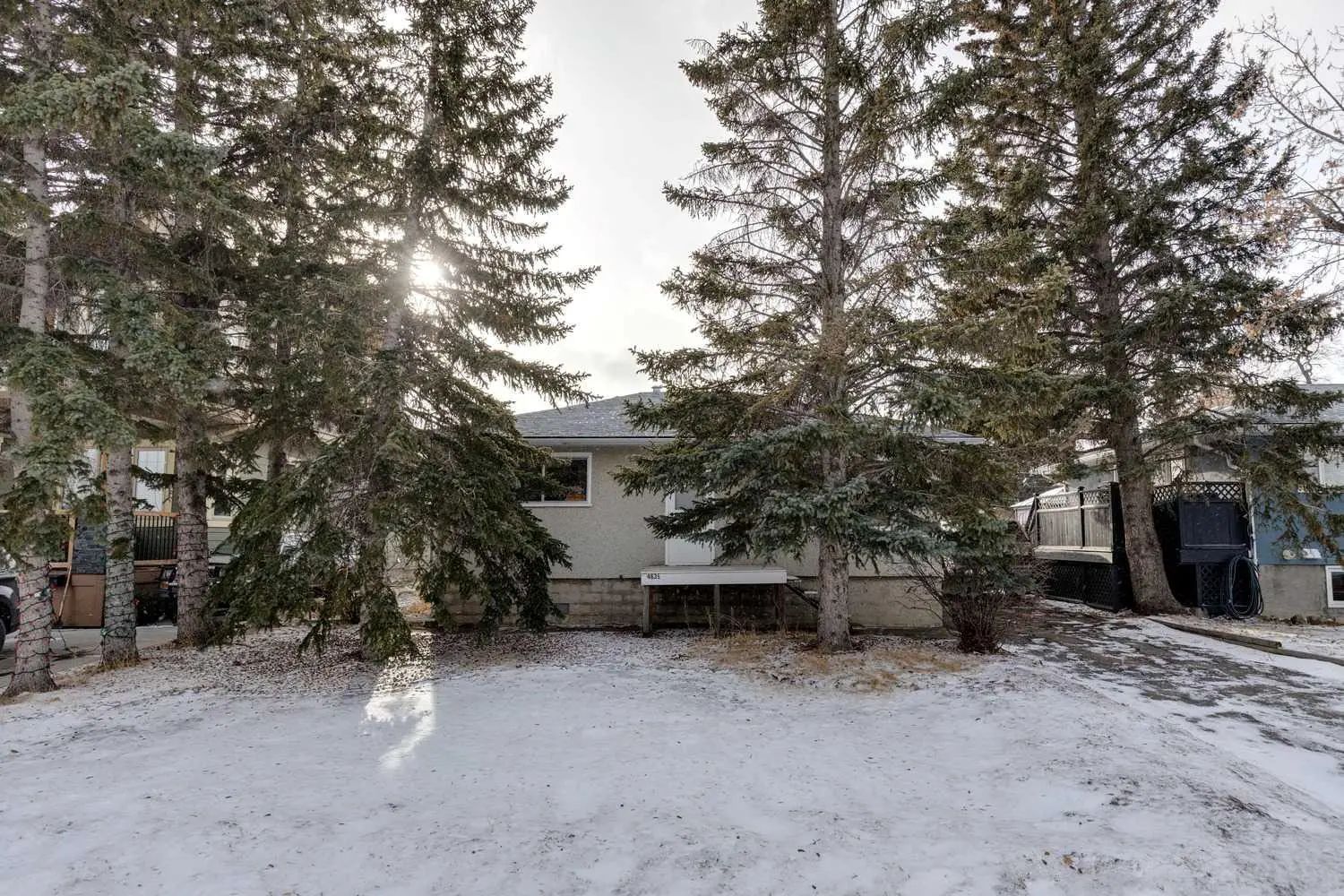 Xxxx Xx Avenue Nw Calgary Alberta T3B 0J1 Montgomery Details