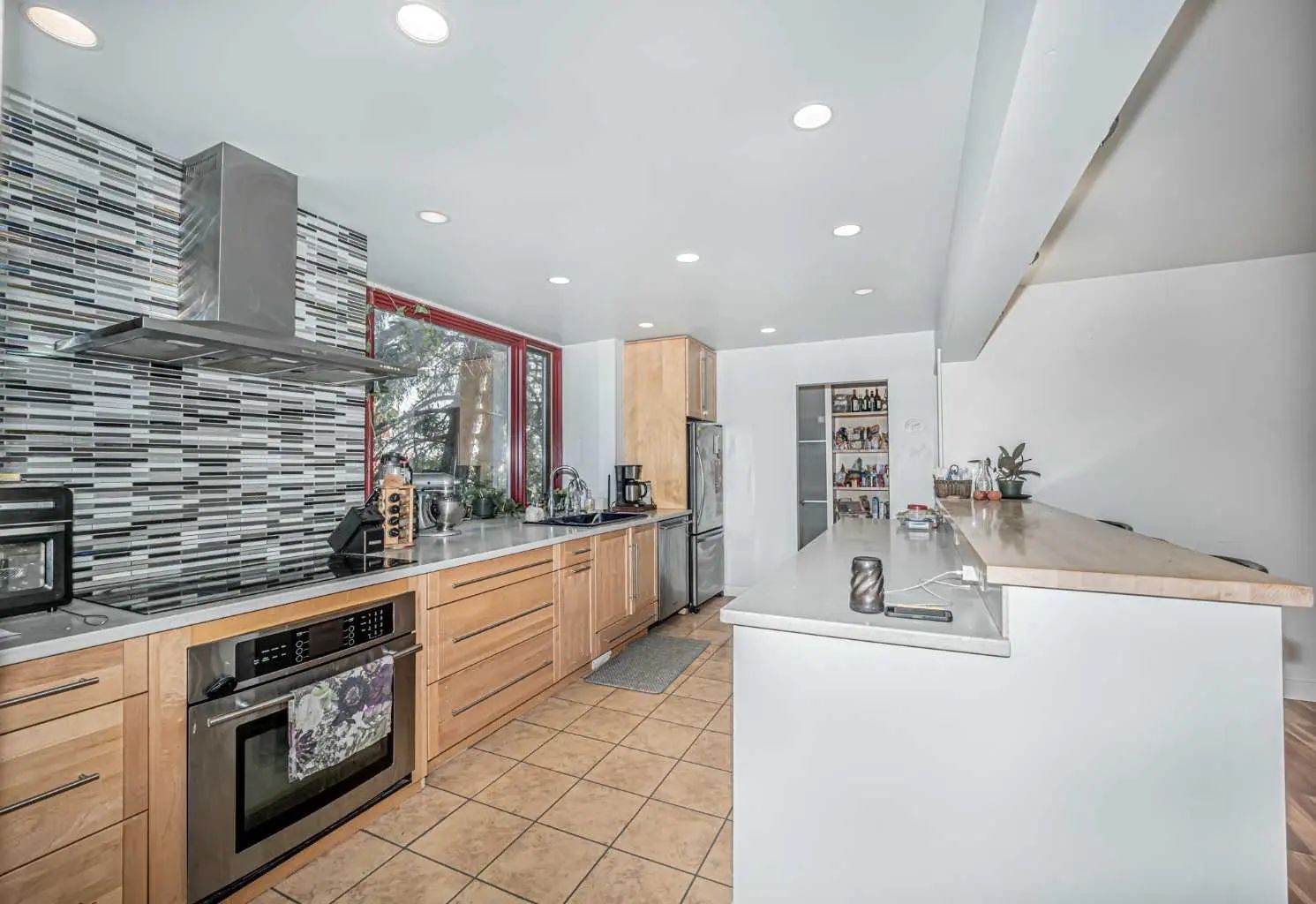 Xxx Xx Avenue Ne Calgary Alberta T2E 2G3 Tuxedo Park Details