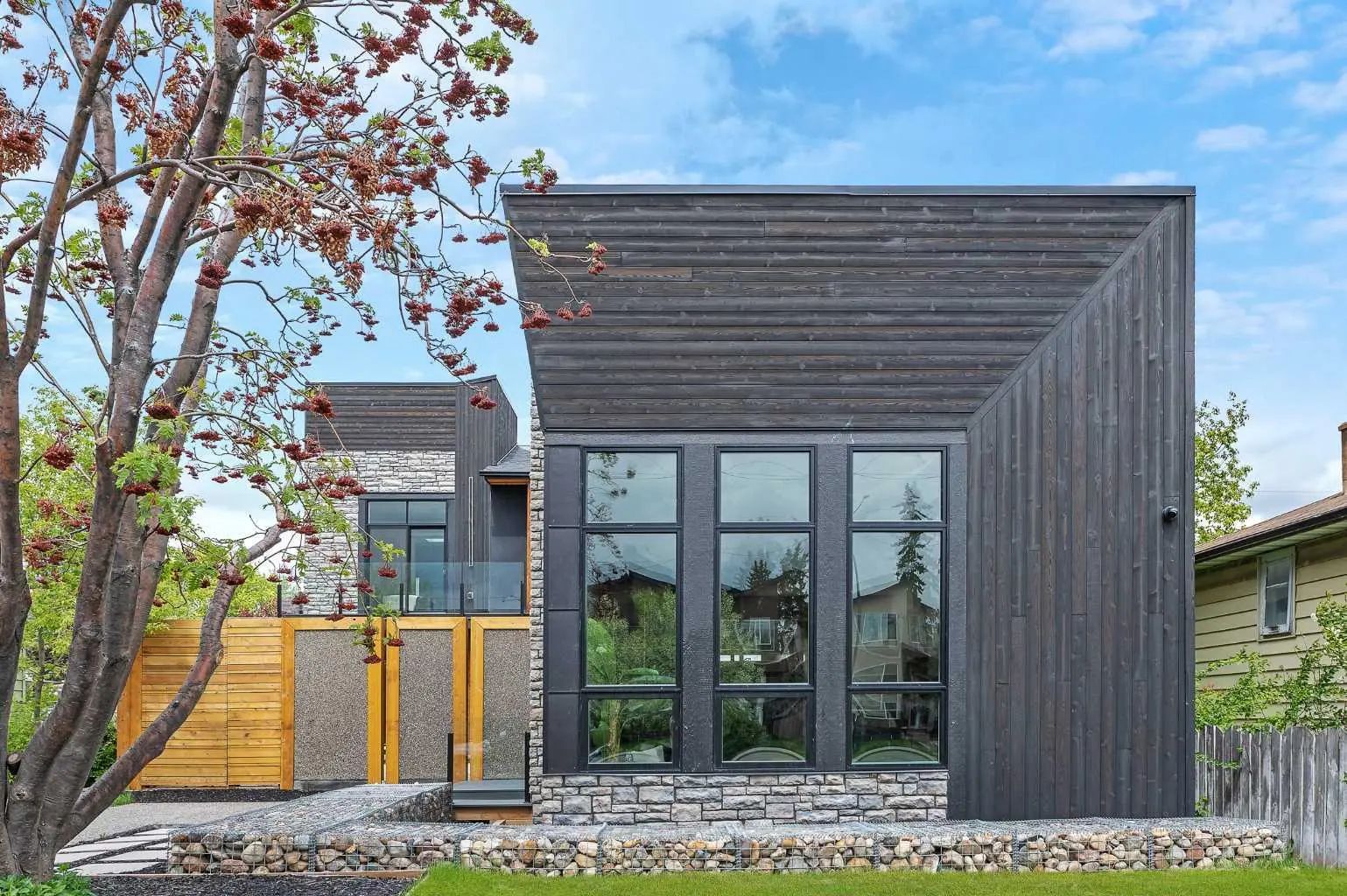Xxxx Xx Avenue Nw Calgary Alberta T2M 1H3 Capitol Hill Details