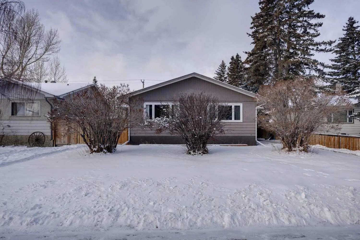 Xxxx Xx Street Sw Calgary Alberta T3E3B5 Glenbrook Details