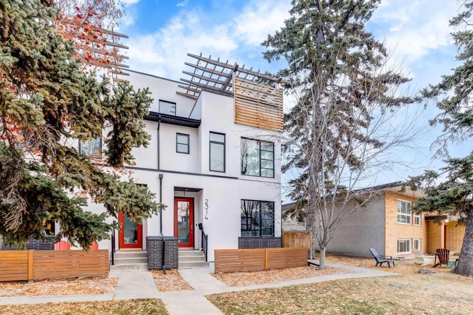 X, Xxxx X Avenue Nw Calgary Alberta T2N 0H2 West Hillhurst Details