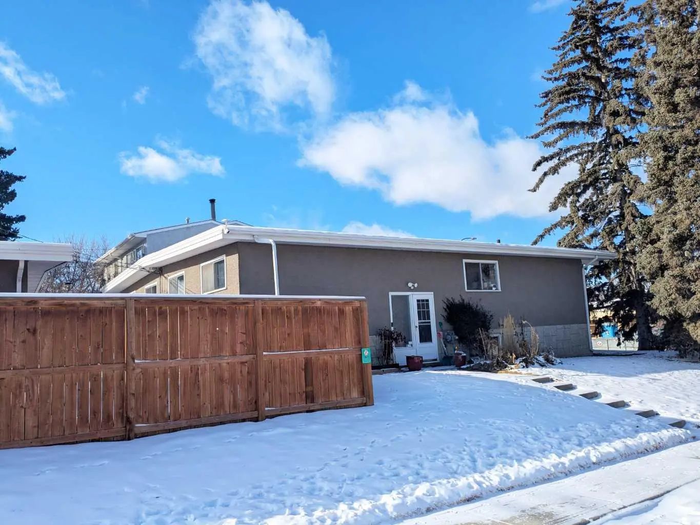 Xxx Xx Avenue Ne Calgary Alberta T2E 2G1 Tuxedo Park Details