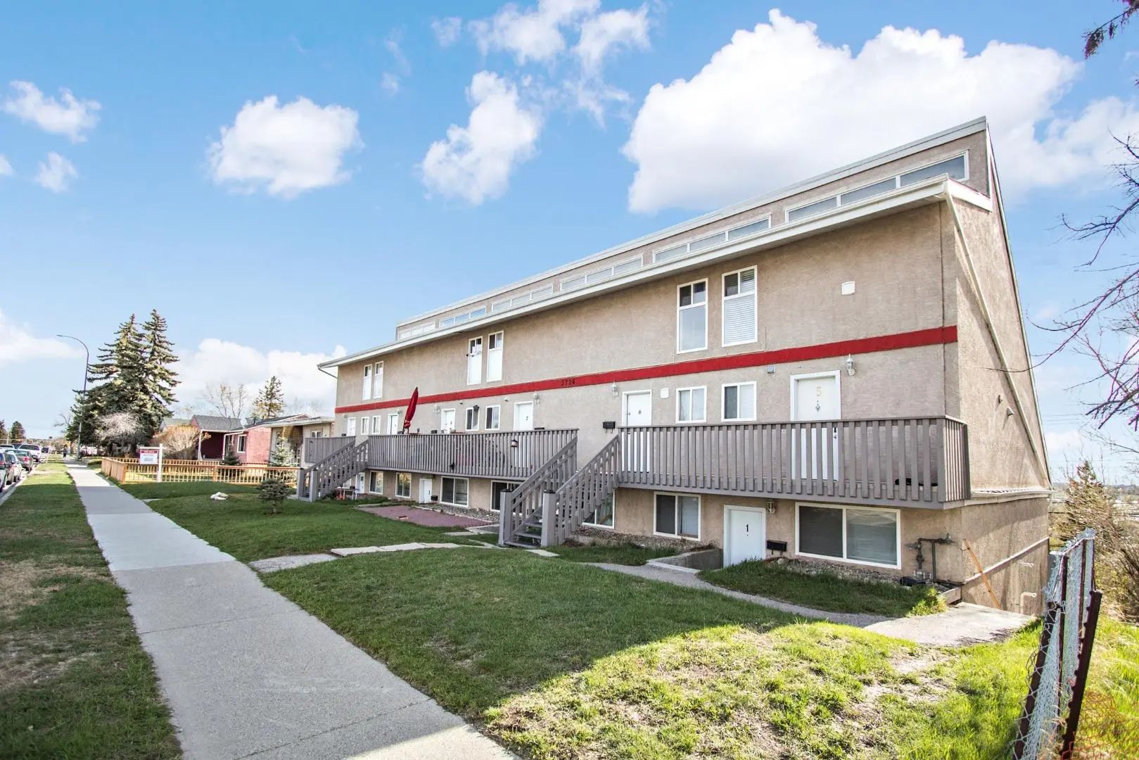 Xx, Xxxx Centre Street Ne Calgary Alberta T2E 2Y3 Highland Park Details
