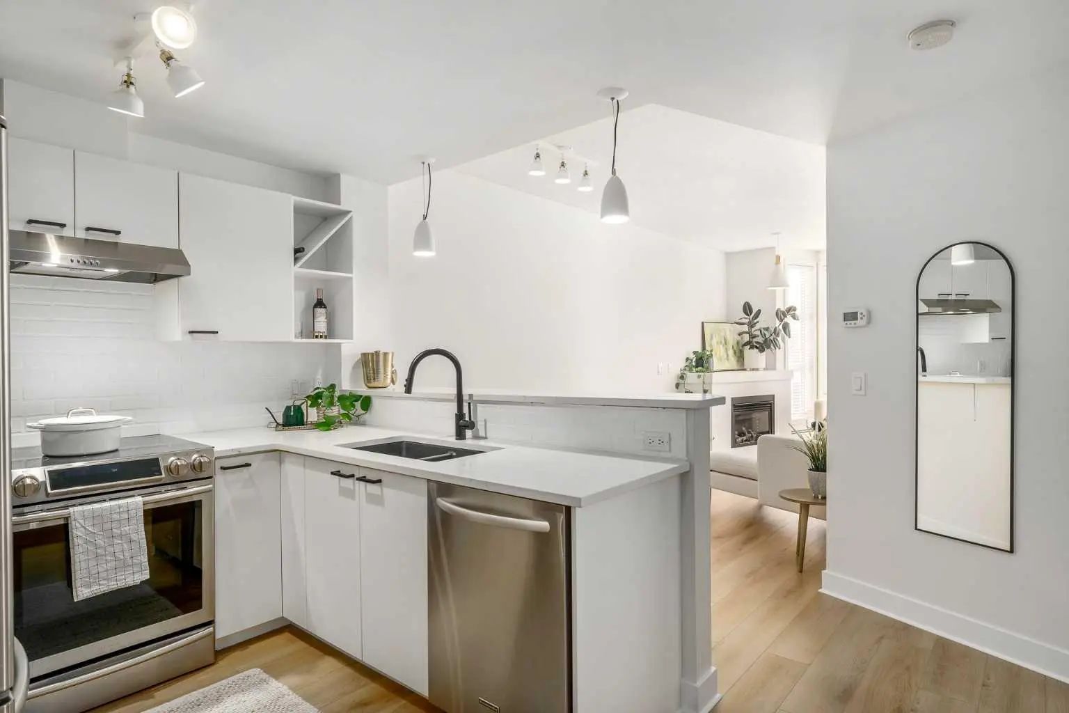 Xxx, Xxx Xx Avenue Sw Calgary Alberta T2S 3E7 Mission Details