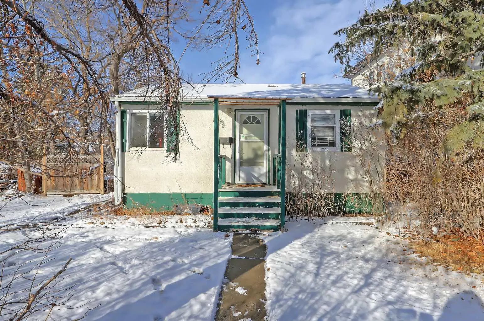 Xxxx Mackay Road Nw Calgary Alberta T3B 1C9 Montgomery Details