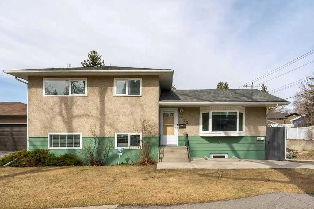 Xxxx Charleswood Drive Nw Calgary Alberta T2L 2E1 Brentwood Details