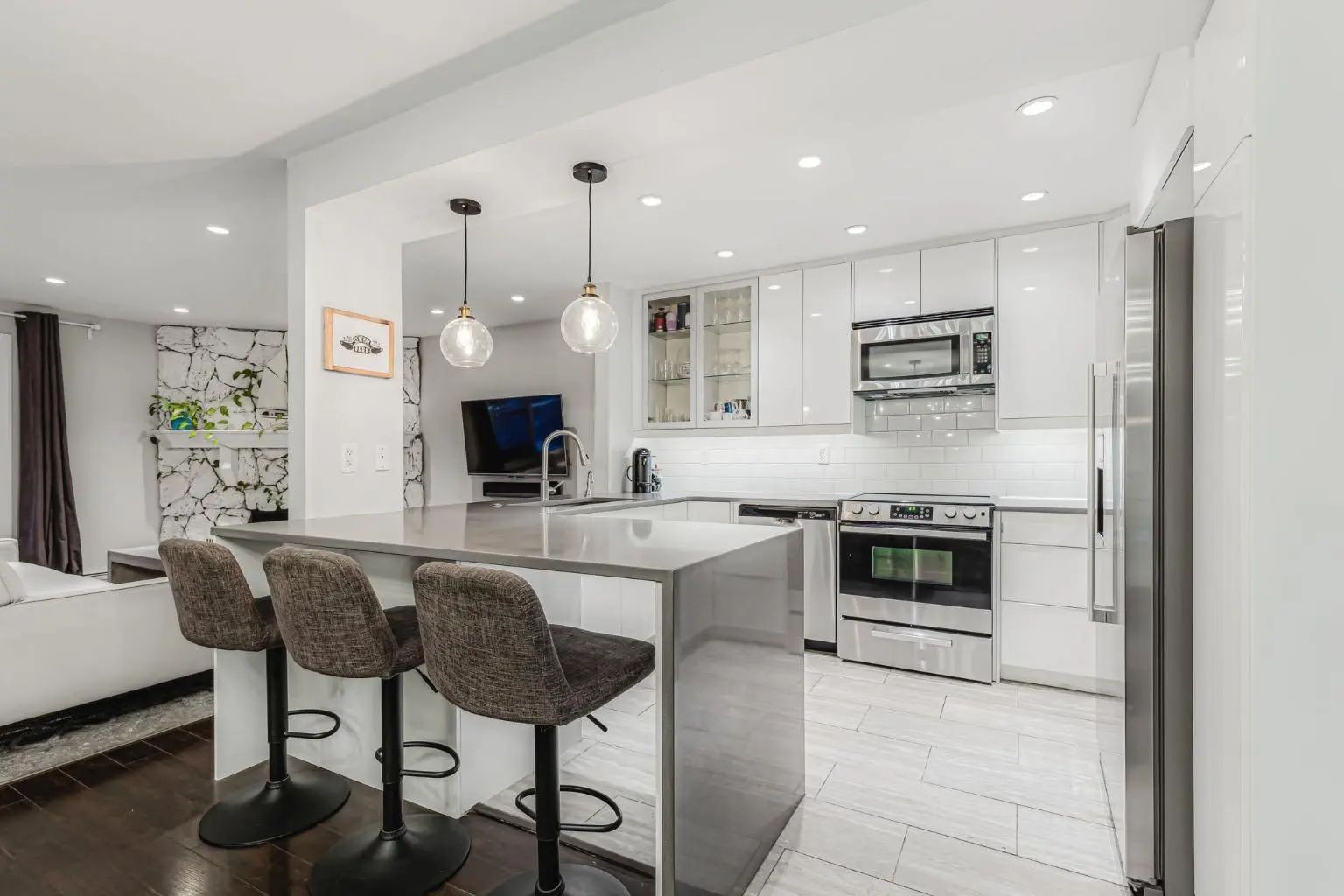 Xxx Xxxx Xx Avenue Sw Calgary Alberta T3C 0W6 Sunalta Details