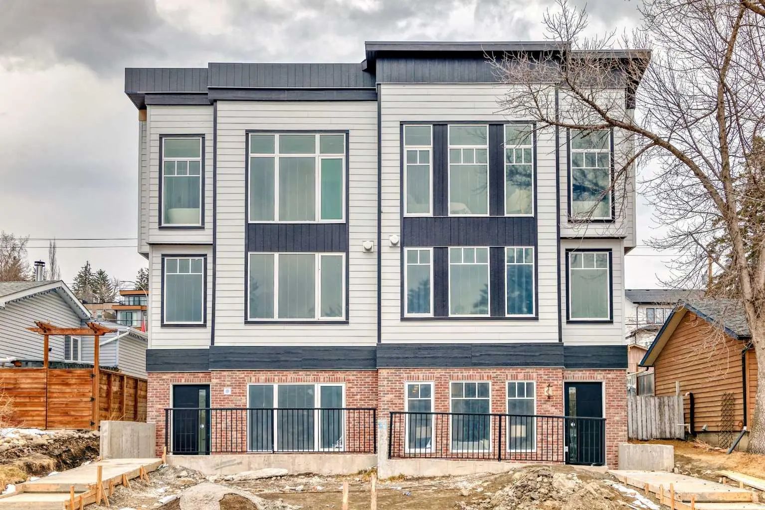 Xxxx Xx Avenue Nw Calgary Alberta T3B 0X4 Montgomery Details